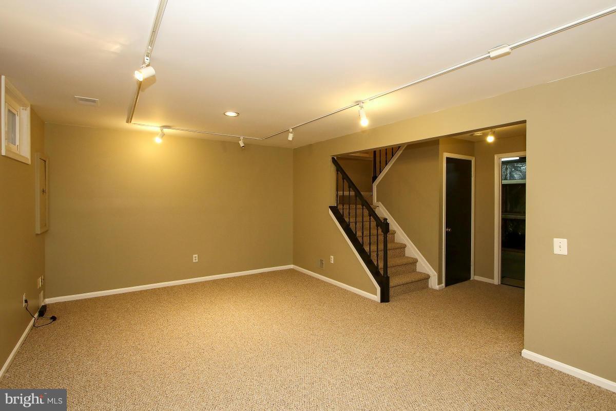 153 Finale Terrace Silver Spring, MD 20901 - Photo 25 of 27 Family room