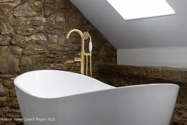 a close view of sink