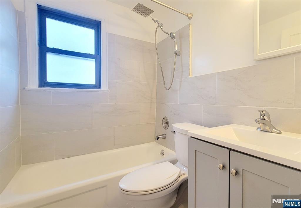 592 Beverly Road, Unit 2 Teaneck, NJ 07666 - Photo 7 of 8