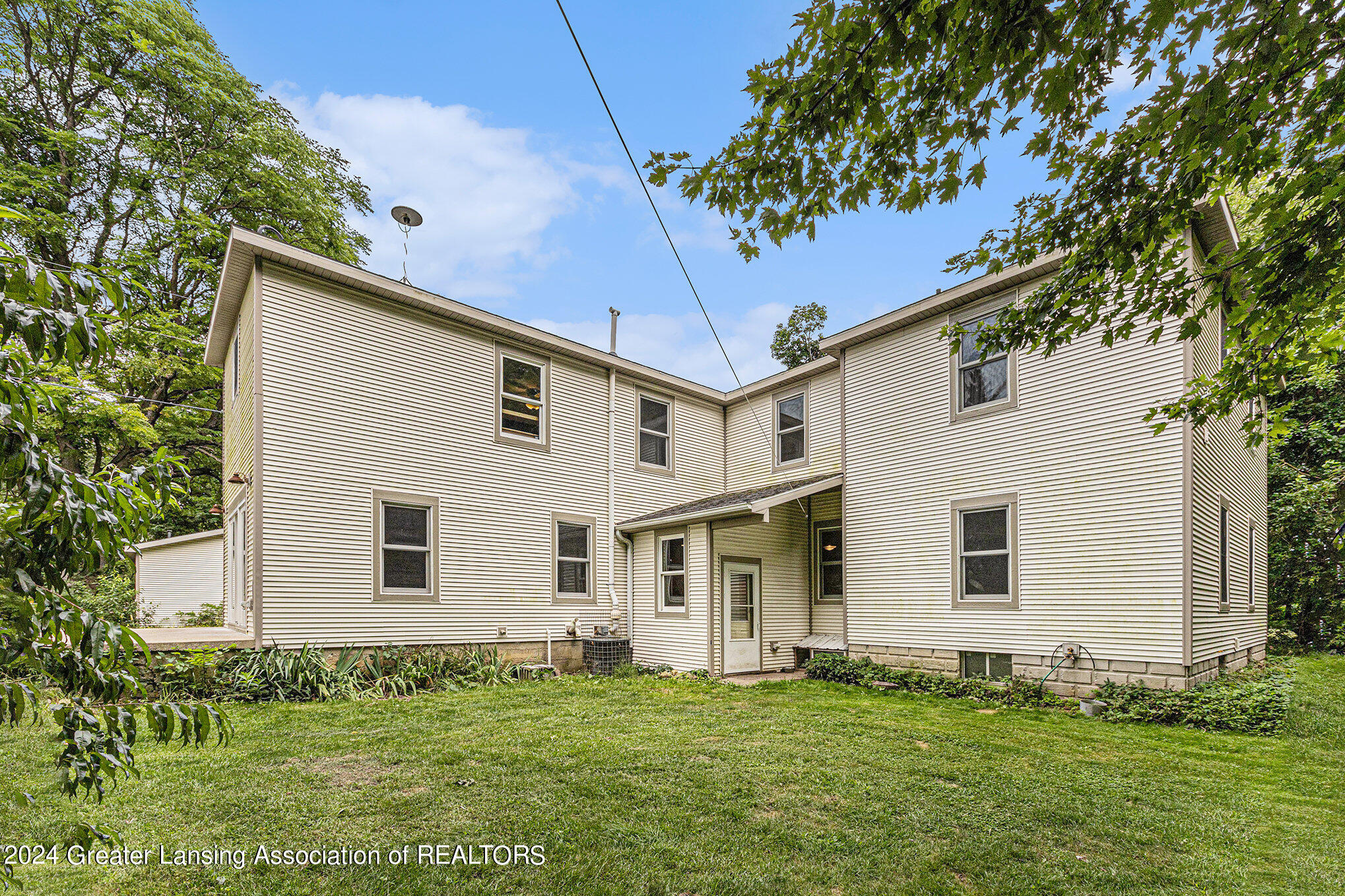 550 Kelly Road Leslie, MI 49251 - Photo 29 of 35 Side