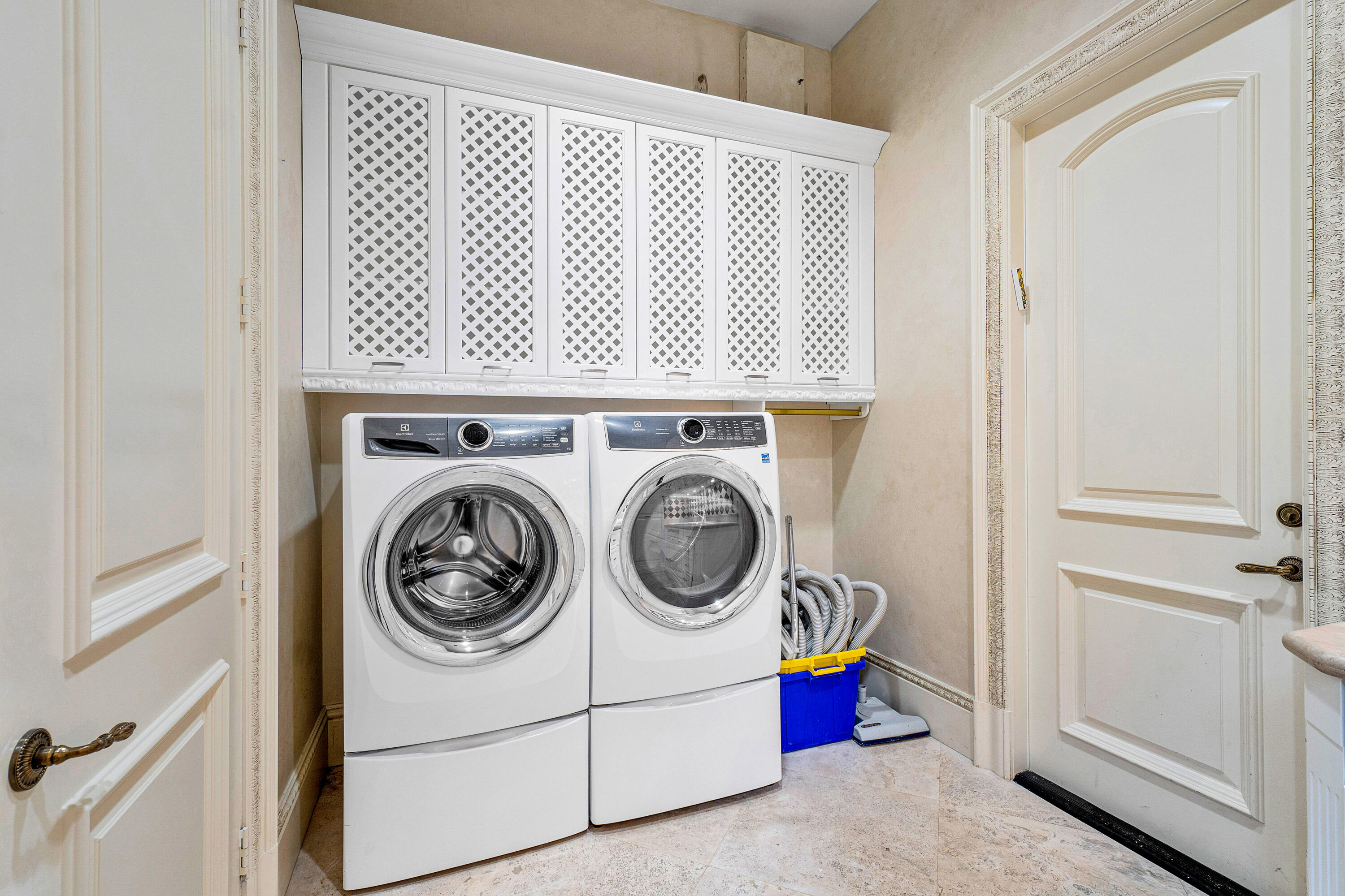 385 Mizner Lake Estates Drive Boca Raton, FL 33432 - Photo 43 of 81 Laundry room
