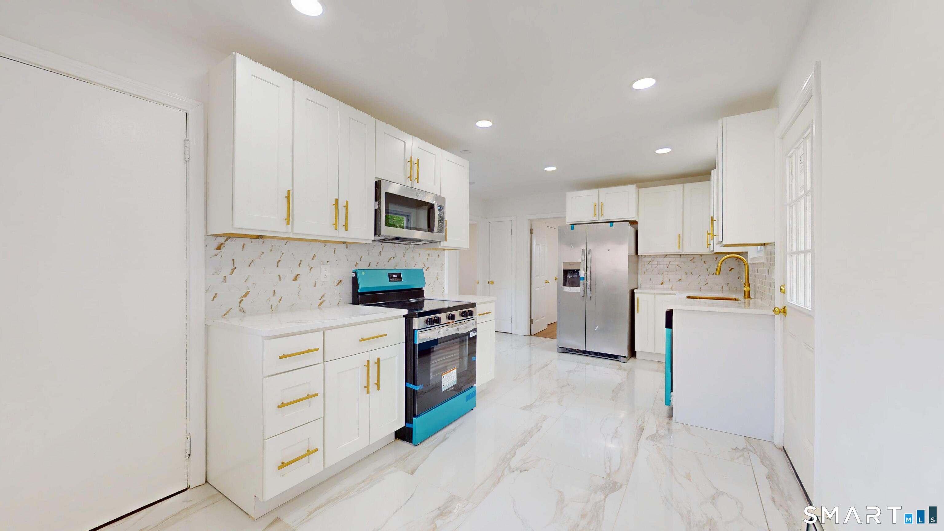 52 Glen Haven Road New Haven, CT 06513 - Photo 12 of 38