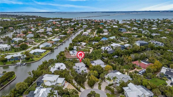 $1,699,000 | 927 Almas Court, Sanibel, FL 33957