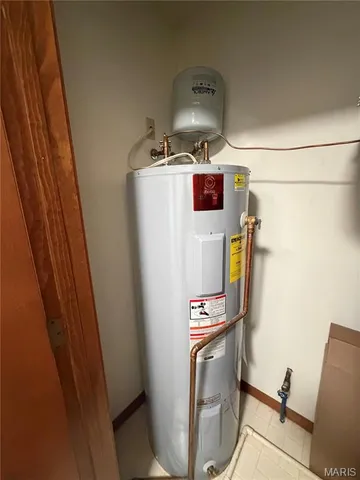 $319,900 | 1058 Edgewood Drive, O'Fallon, IL 62269