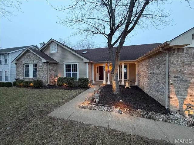 $319,900 | 1058 Edgewood Drive, O'Fallon, IL 62269