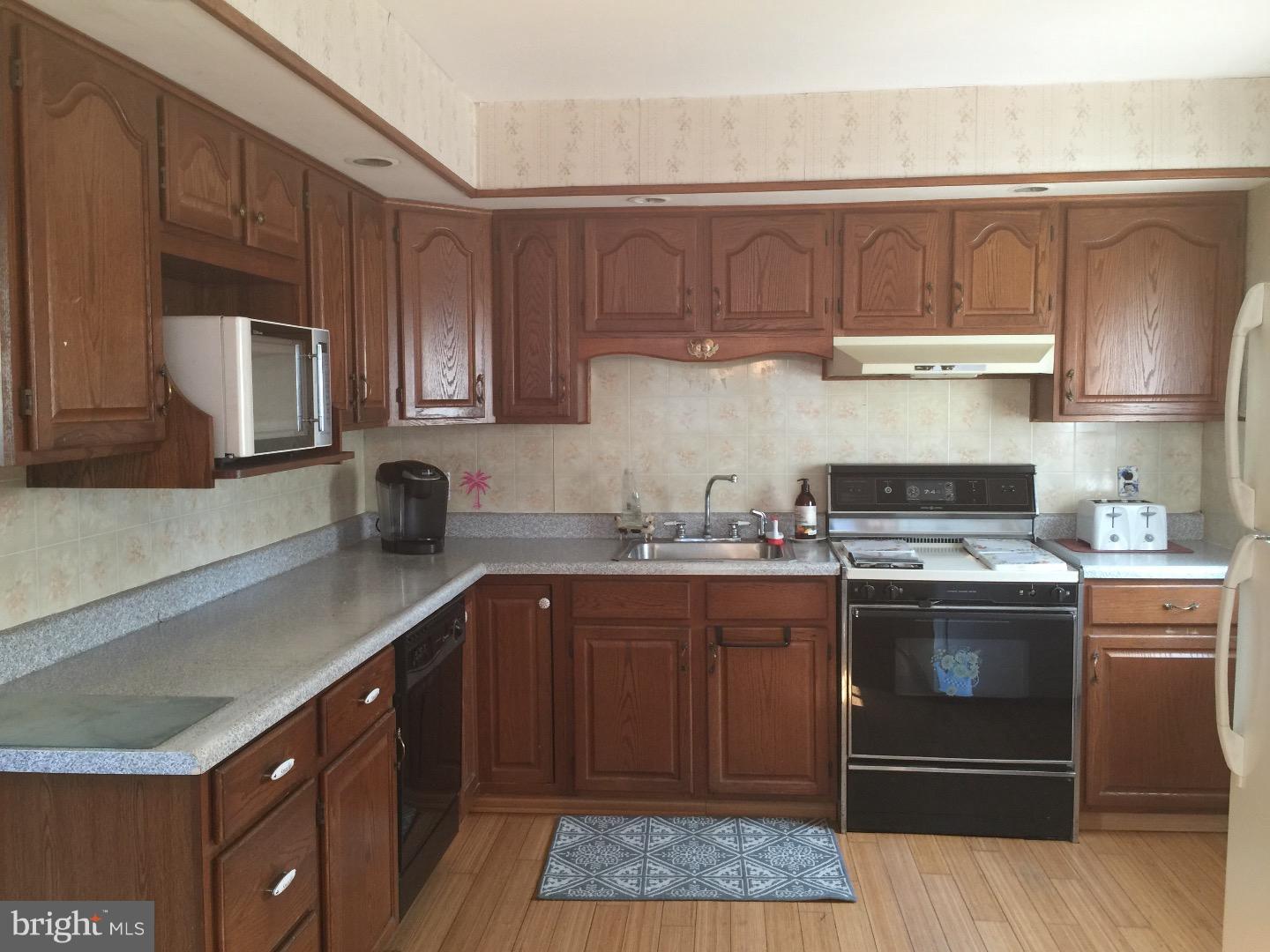 716 Cypress Road Warminster, PA 18974 - Photo 8 of 25 Kitchen