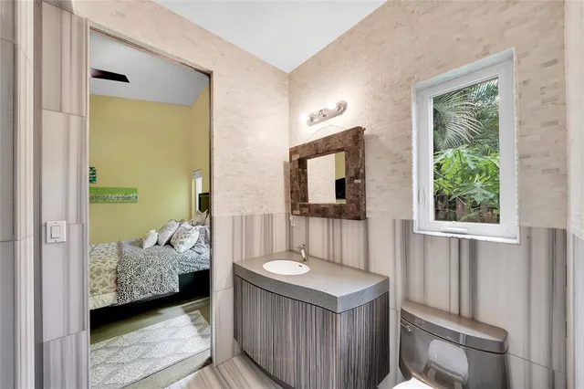 a en suite bathroom with a sink and a mirror