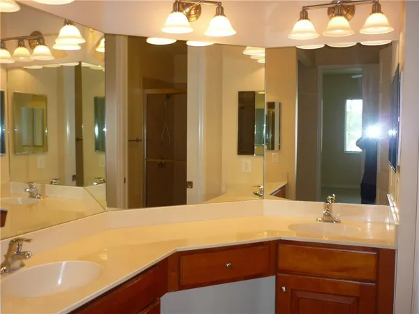 $2,400 | 3500 Oaks Clubhouse Drive, Pompano Beach, FL 33069
