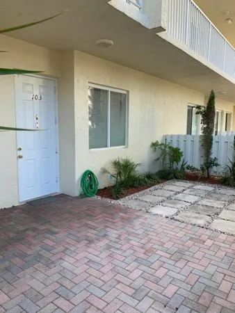 $2,400 | 3500 Oaks Clubhouse Drive, Pompano Beach, FL 33069