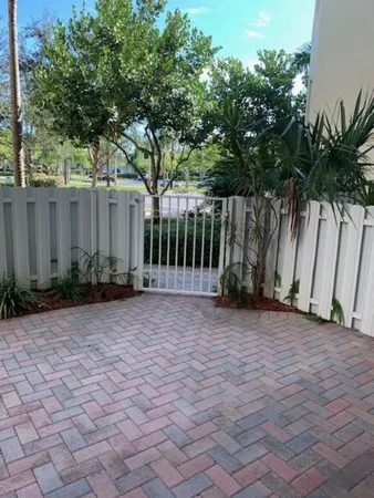 $2,400 | 3500 Oaks Clubhouse Drive, Pompano Beach, FL 33069