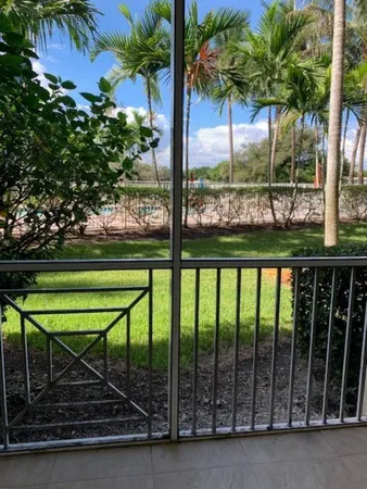 $2,400 | 3500 Oaks Clubhouse Drive, Pompano Beach, FL 33069