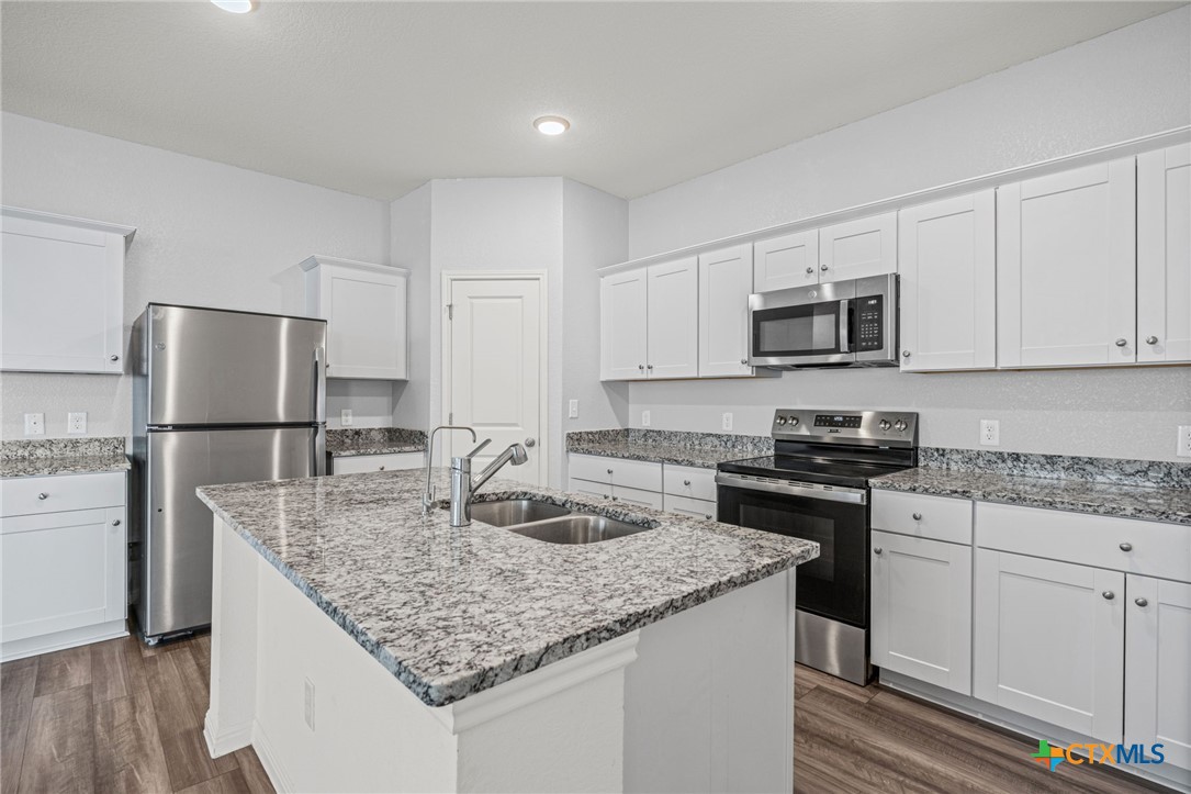231 Enforcer Loop Jarrell, TX 76537 - Photo 12 of 41 Kitchen