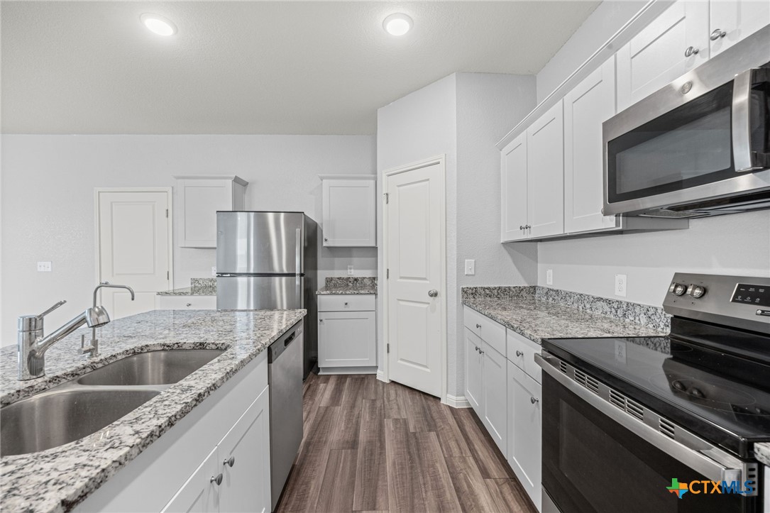 231 Enforcer Loop Jarrell, TX 76537 - Photo 13 of 41 Kitchen
