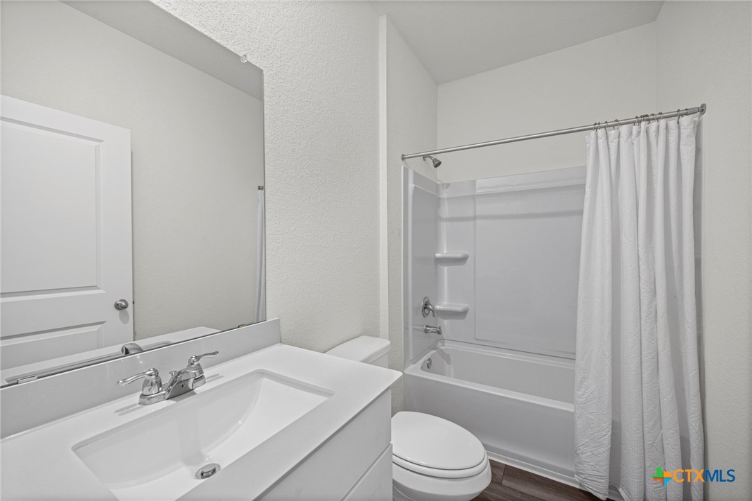 231 Enforcer Loop Jarrell, TX 76537 - Photo 17 of 41 Full Bathroom downstairs