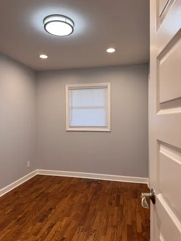 $2,100 | 113 Delaware Street, Crystal Lake, IL 60014