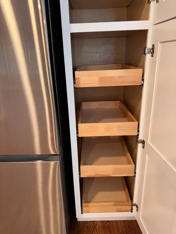 $2,100 | 113 Delaware Street, Crystal Lake, IL 60014