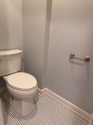 $2,100 | 113 Delaware Street, Crystal Lake, IL 60014