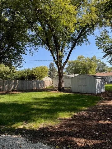 $2,100 | 113 Delaware Street, Crystal Lake, IL 60014