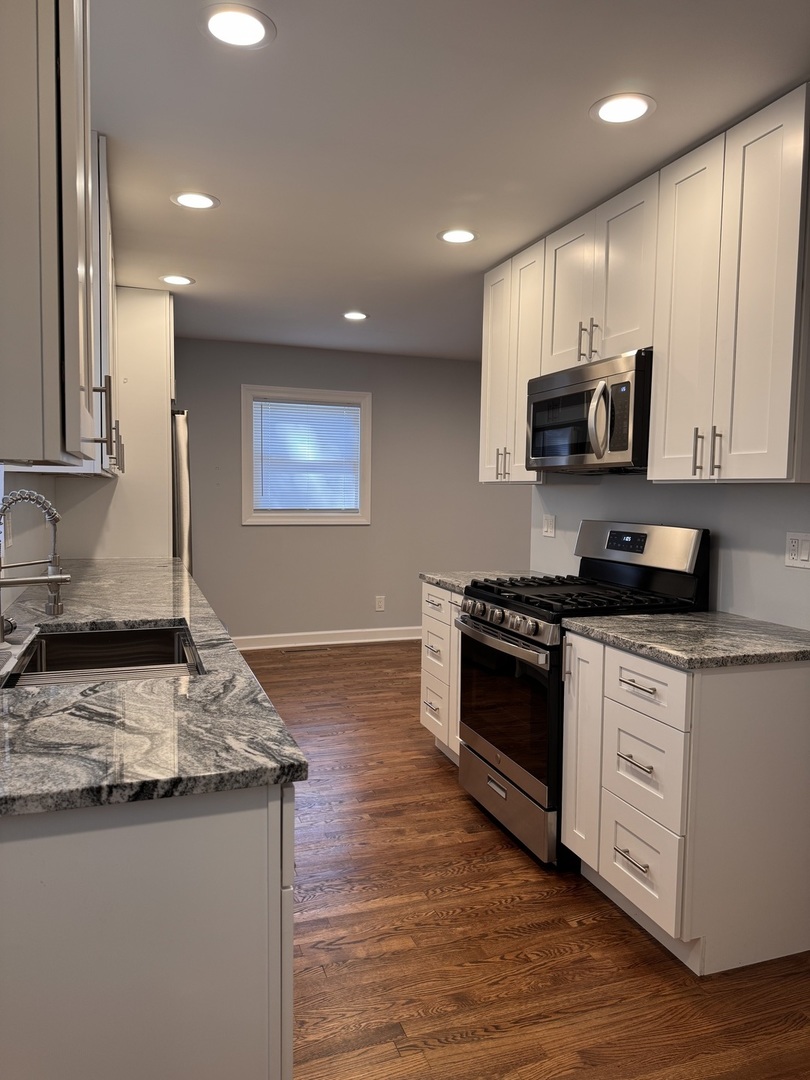 113 Delaware Street Crystal Lake, IL 60014 - Photo 2 of 16