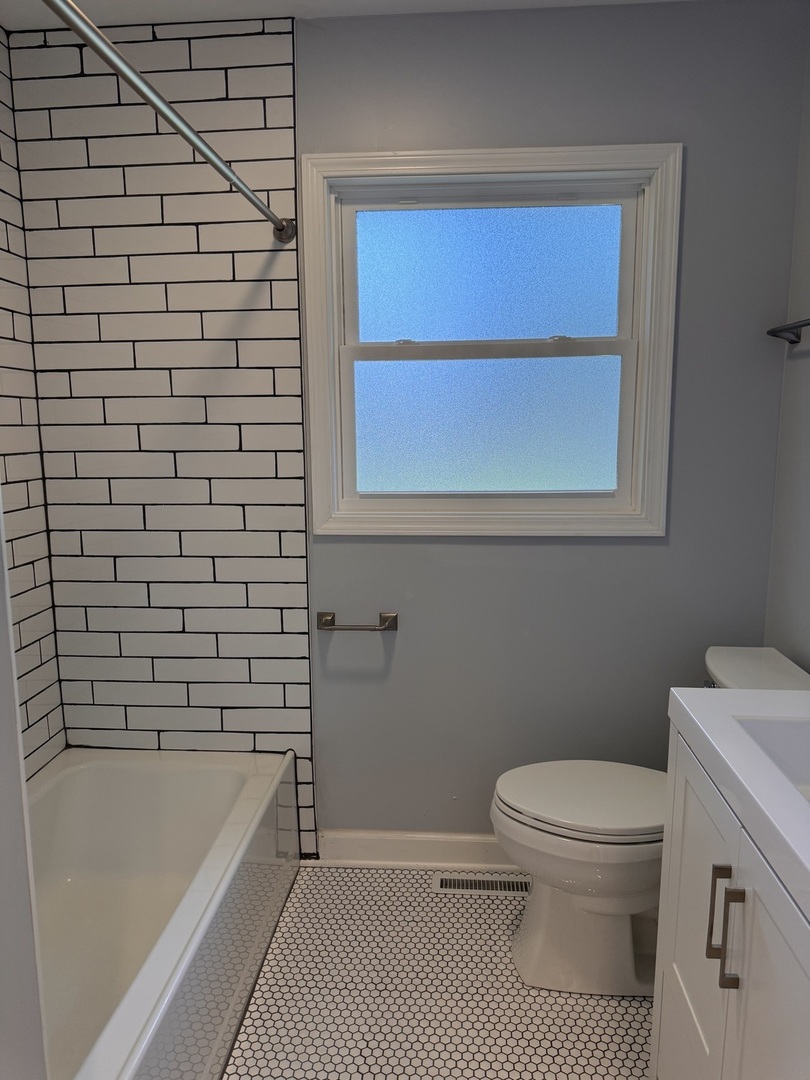 113 Delaware Street Crystal Lake, IL 60014 - Photo 5 of 16