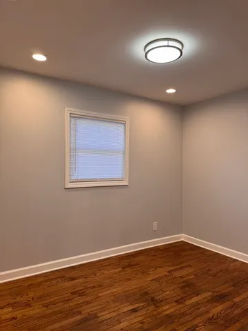 $2,100 | 113 Delaware Street, Crystal Lake, IL 60014