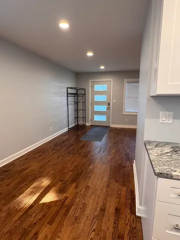 $2,100 | 113 Delaware Street, Crystal Lake, IL 60014