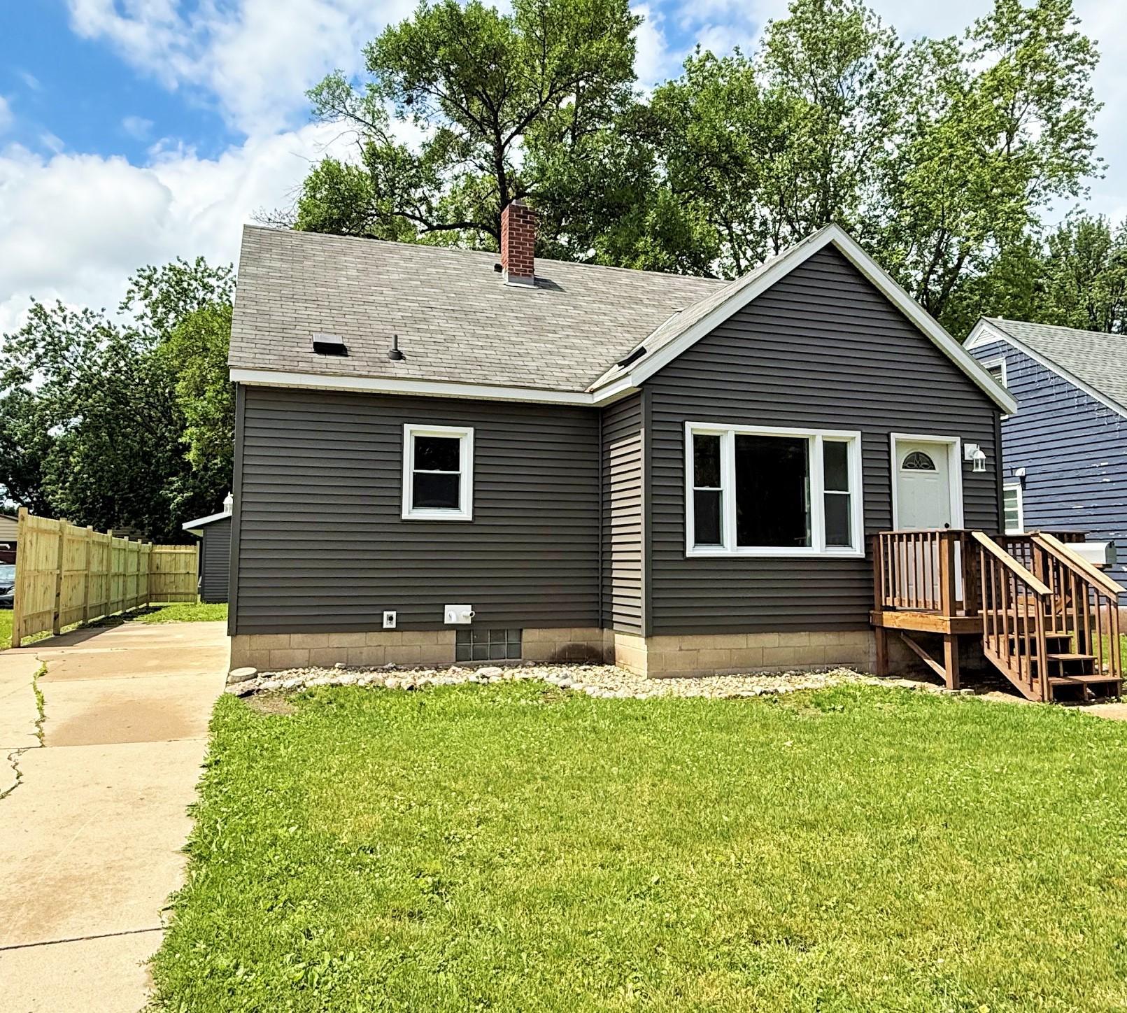1004 6th Street Southwest Willmar, MN 56201 - Photo 1 of 15