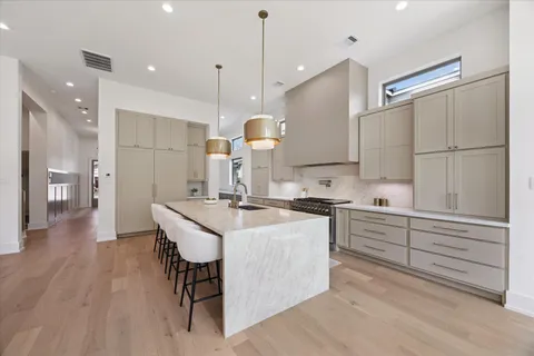 $1,599,000 | 710 East 18th Street, Houston, TX 77008