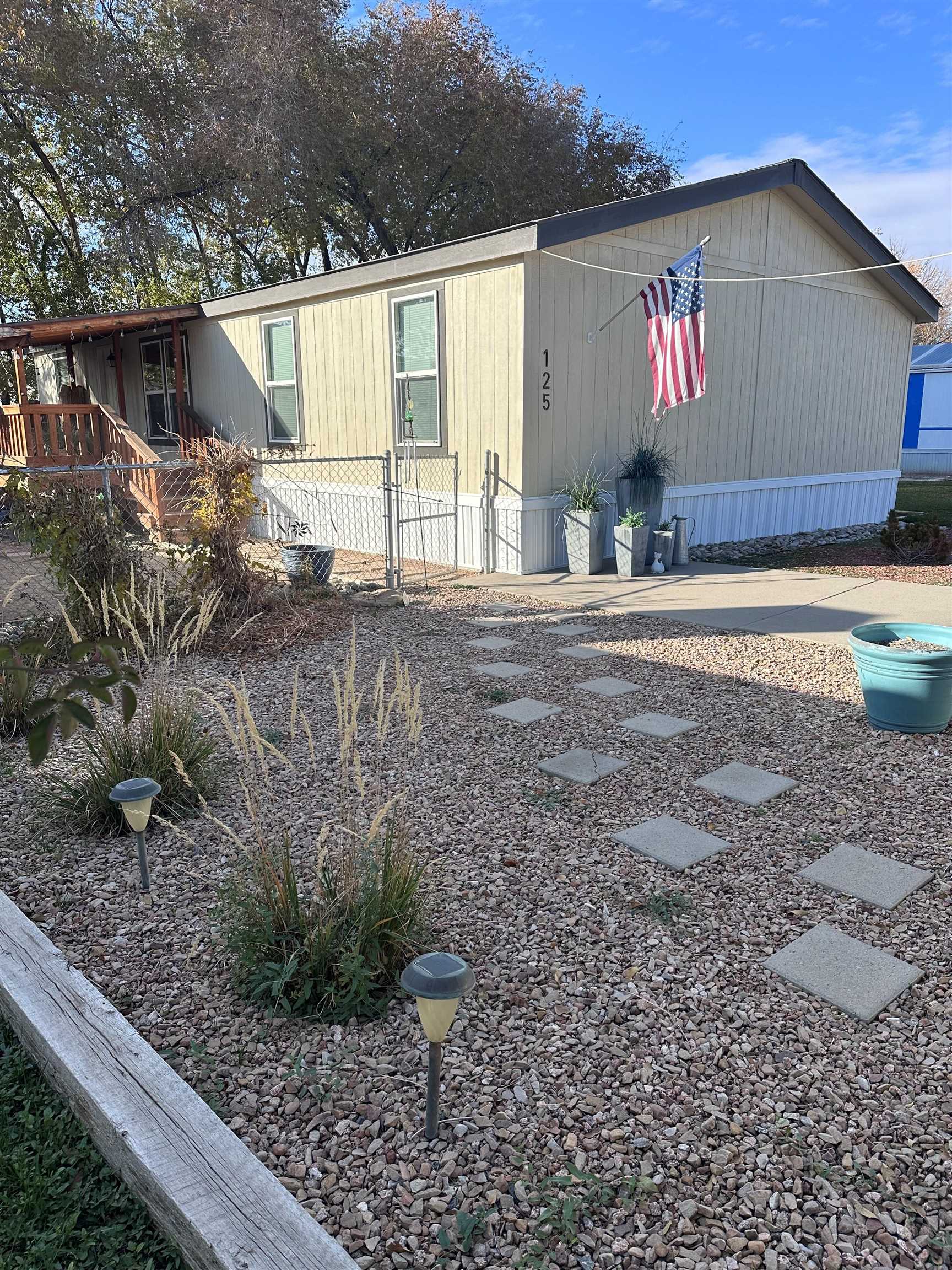 585-25 25 1/2 Road, Unit 125 Grand Junction, CO 81505 - Photo 2 of 24 a front view of a house with garden