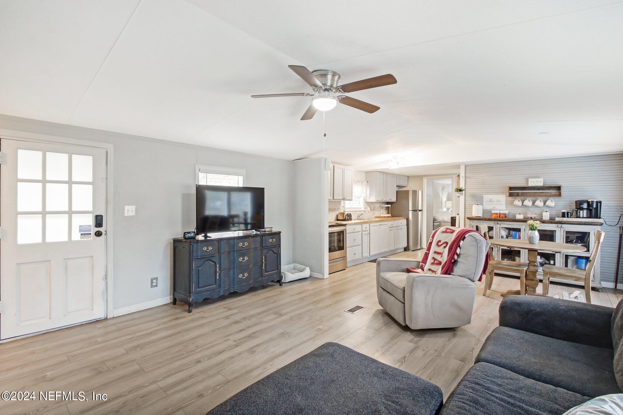 3996 Pinto Road Middleburg, FL 32068 - Photo 9 of 26 a living room with furniture and a flat screen tv