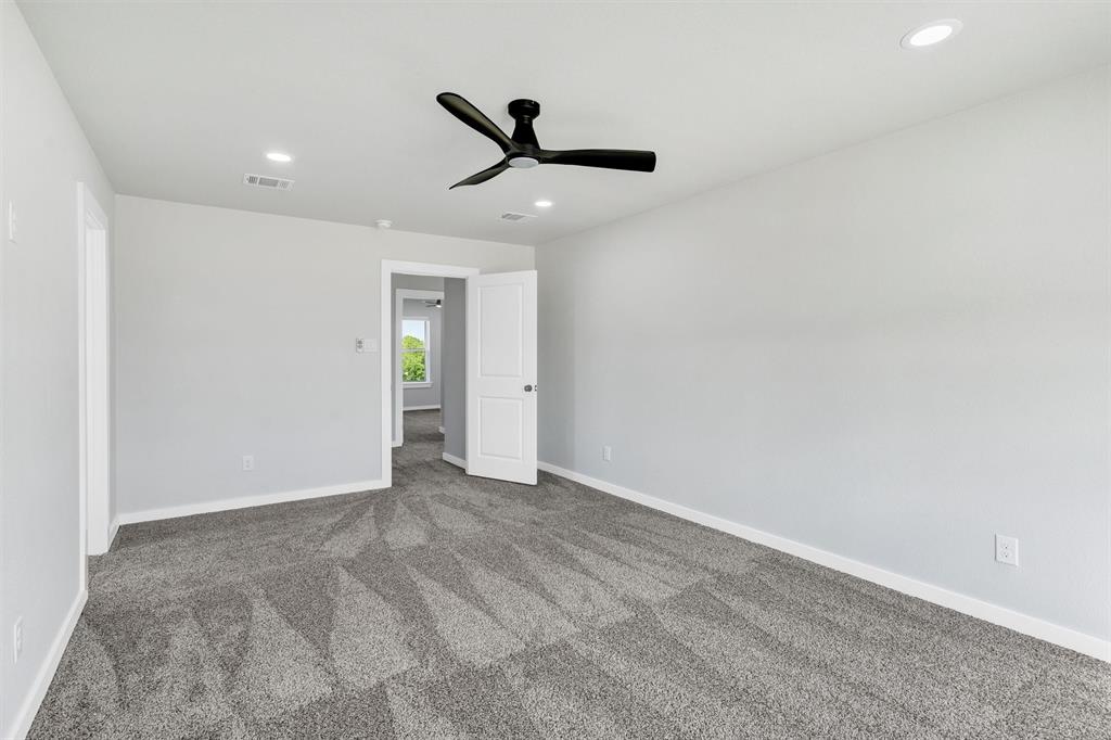 576 Highview Court Godley, TX 76044 - Photo 24 of 40 an empty room with closet and a ceiling fan