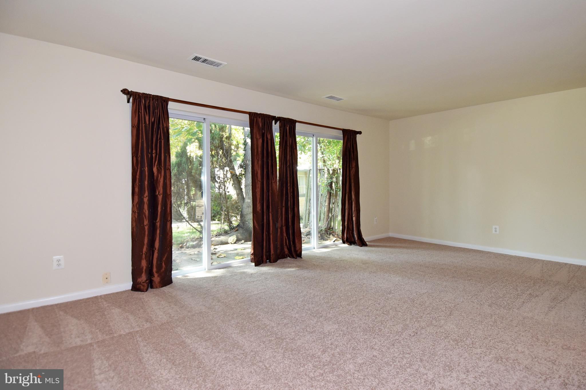 3337 Claridge Court Silver Spring, MD 20902 - Photo 6 of 29 Living Room