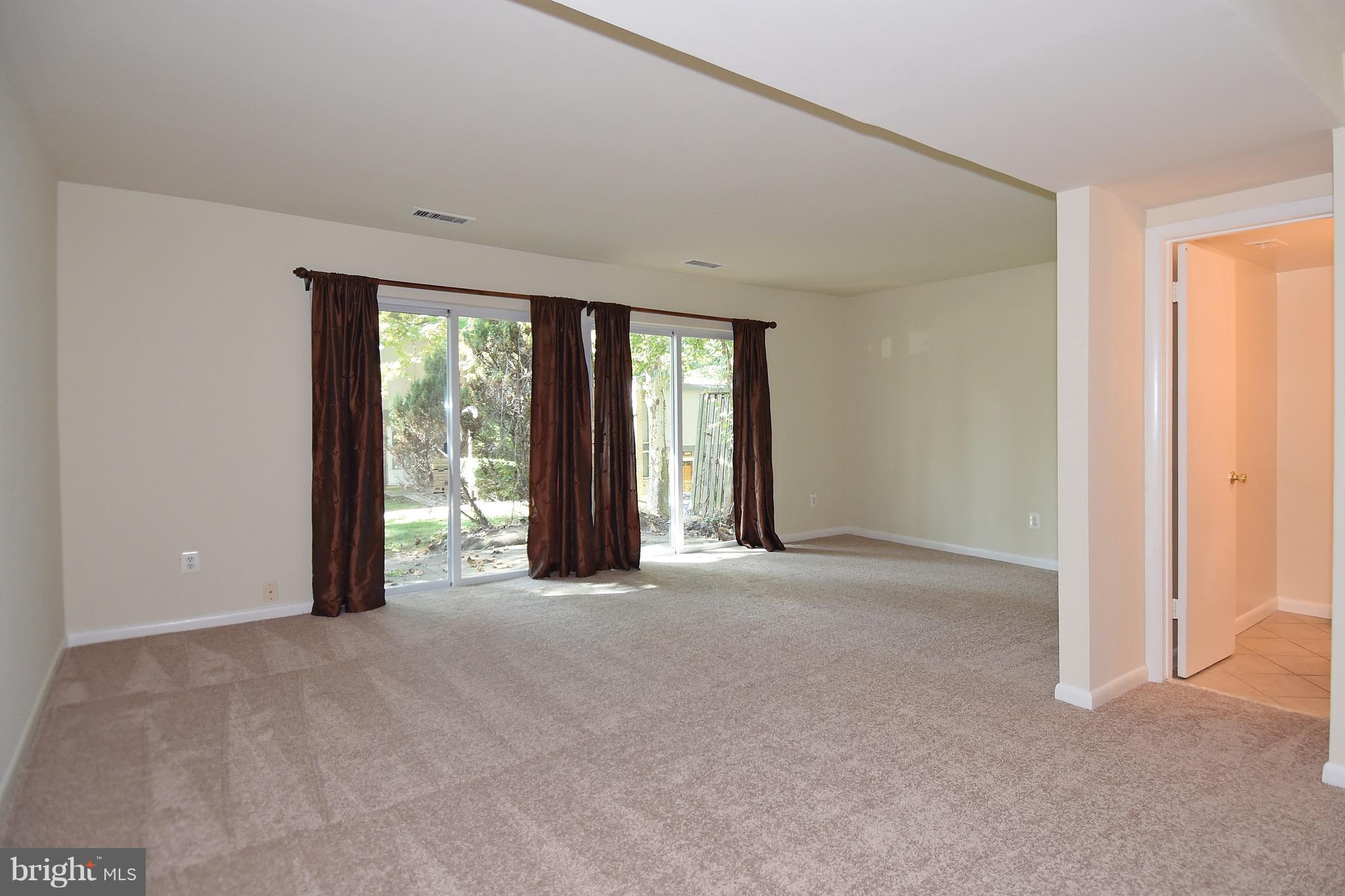 3337 Claridge Court Silver Spring, MD 20902 - Photo 9 of 29 Living Room