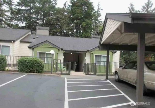 $250,860 | 31500 33rd Place Southwest, Unit N102, Federal Way, WA 98023