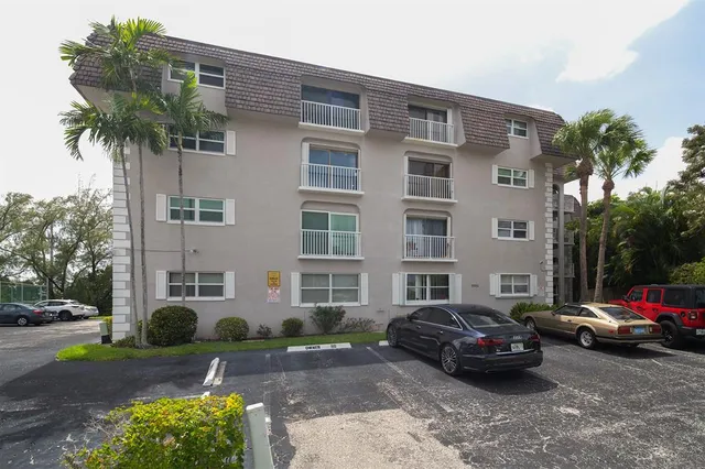 $1,950 | 5951 Northeast 14th Lane, Unit 308N, Fort Lauderdale, FL 33334