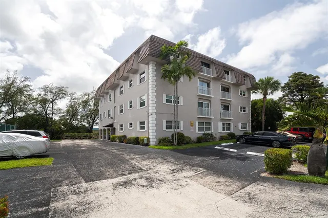 $1,950 | 5951 Northeast 14th Lane, Unit 308N, Fort Lauderdale, FL 33334