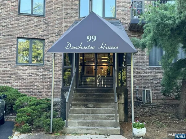 $2,200 | 99 Teaneck Road, Unit 305, Ridgefield Park, NJ 07660