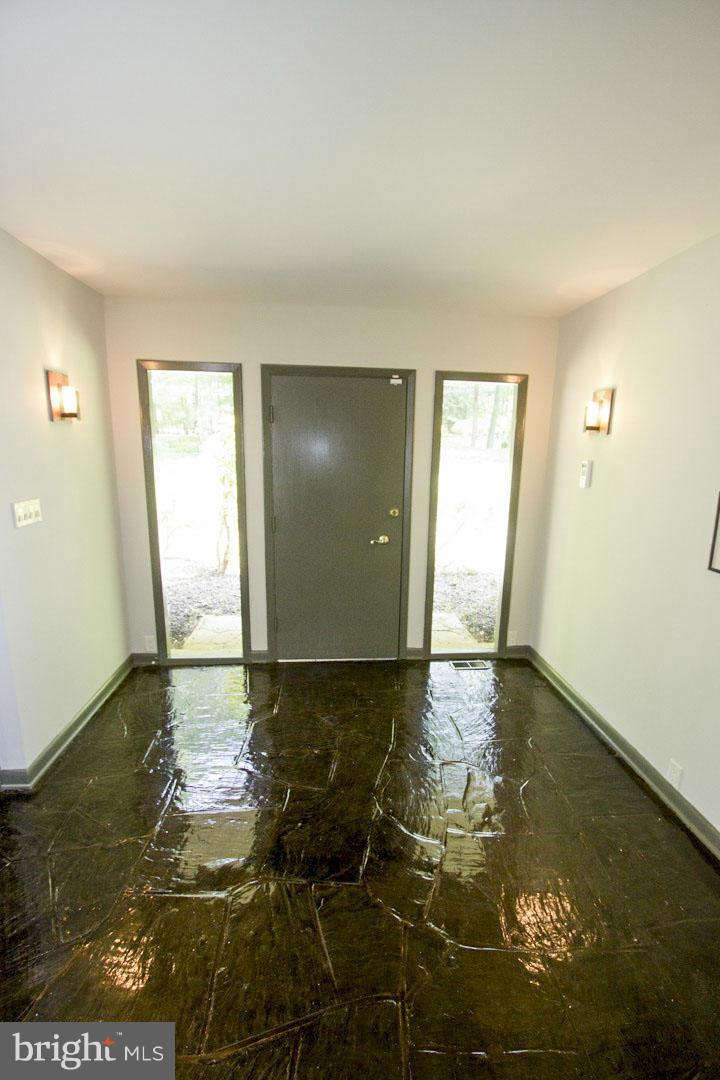 10816 Hudson Road Owings Mills, MD 21117 - Photo 2 of 23 Entry foyer