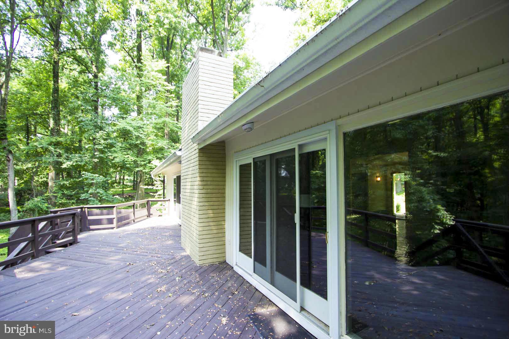 10816 Hudson Road Owings Mills, MD 21117 - Photo 4 of 23 Deck