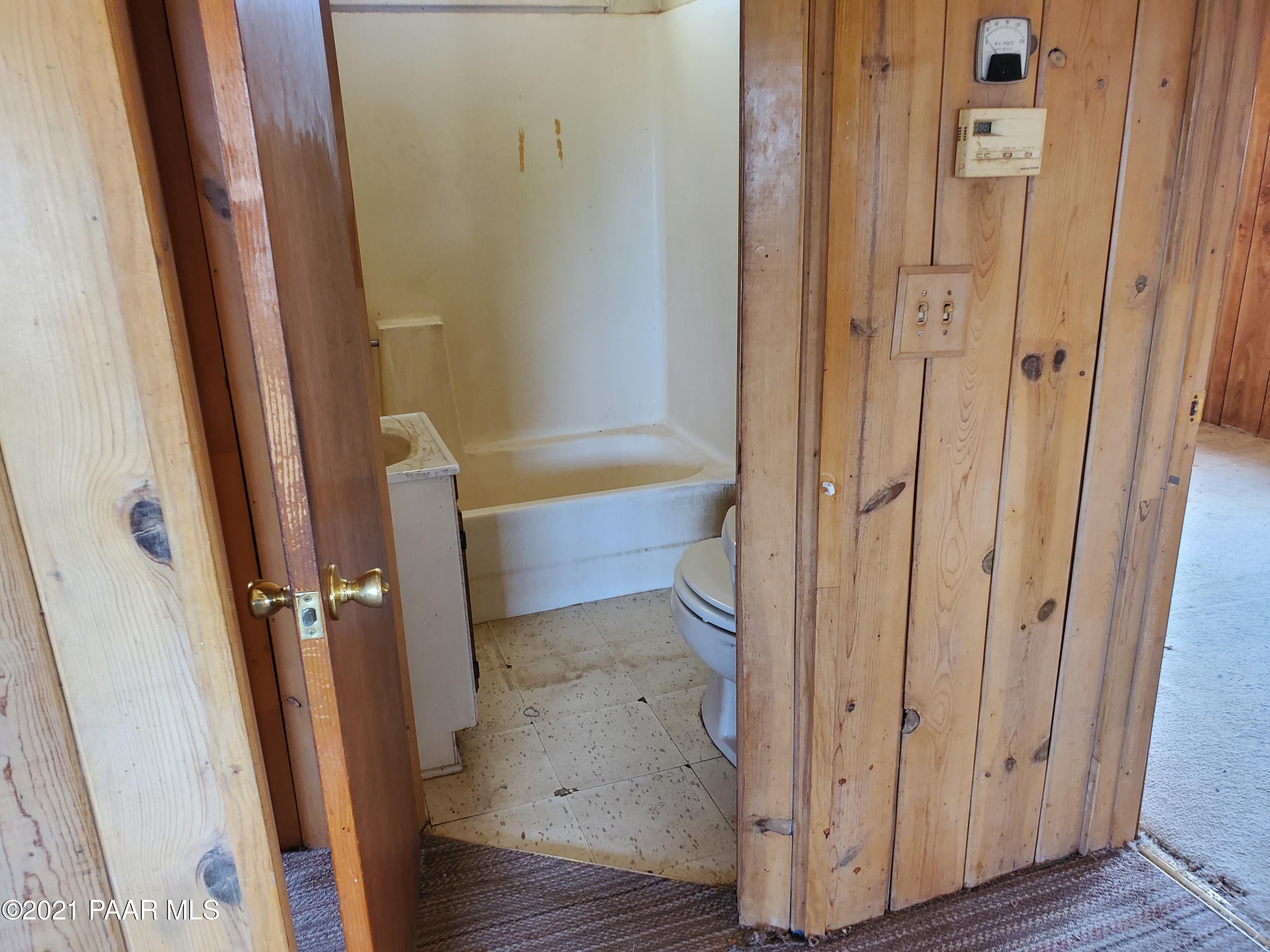 22996 North Post Road Paulden, AZ 86334 - Photo 7 of 14 Bathroom