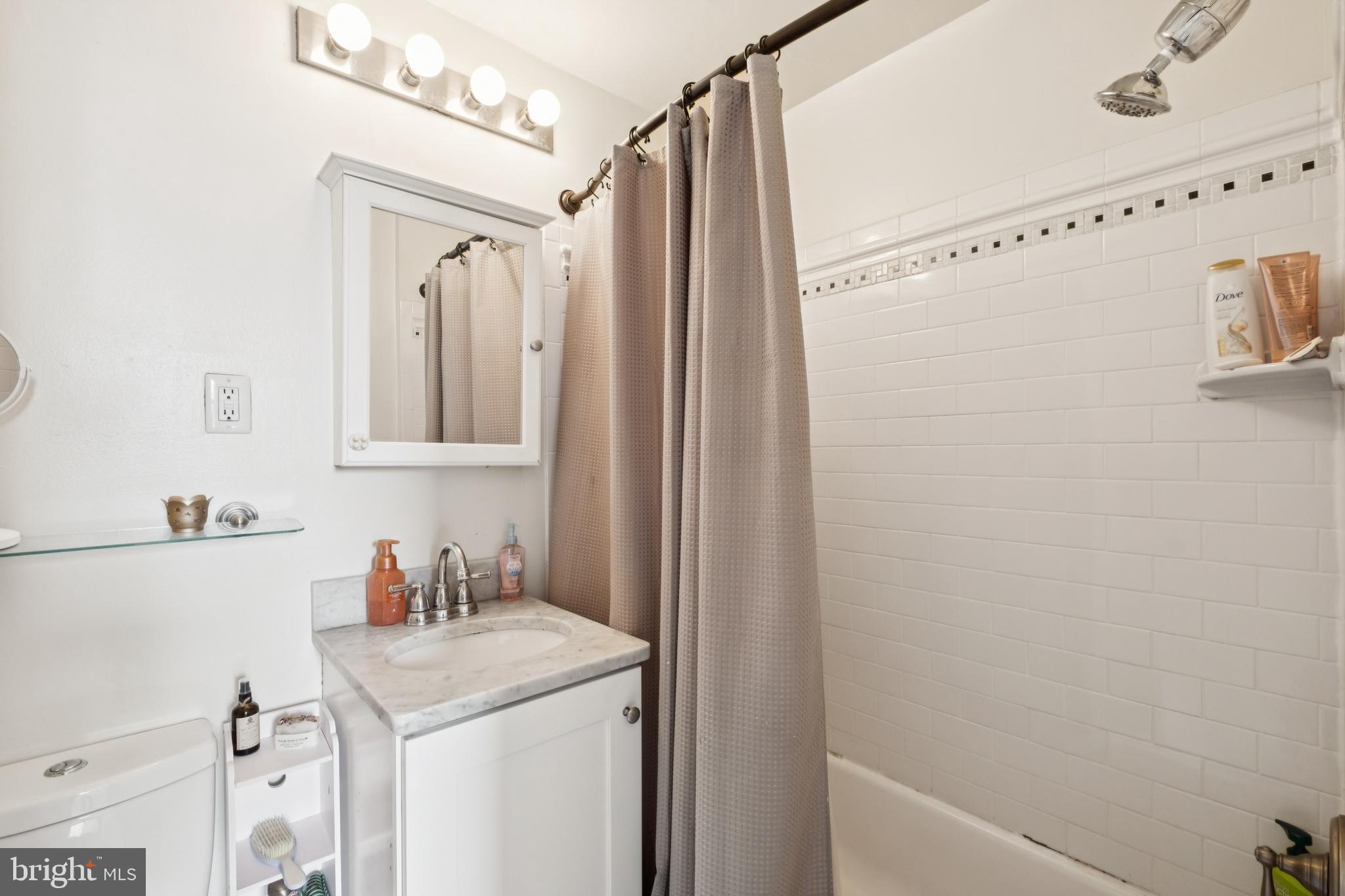 2031 Locust Street, Unit 302 Philadelphia, PA 19103 - Photo 5 of 15