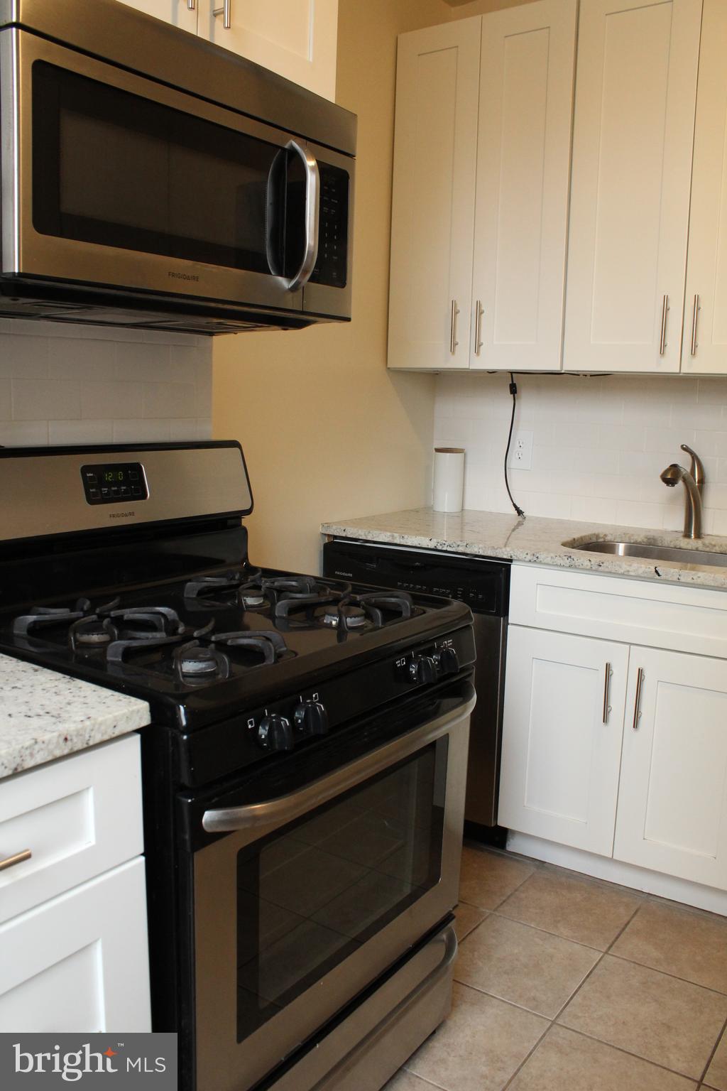 2031 Locust Street, Unit 302 Philadelphia, PA 19103 - Photo 6 of 19