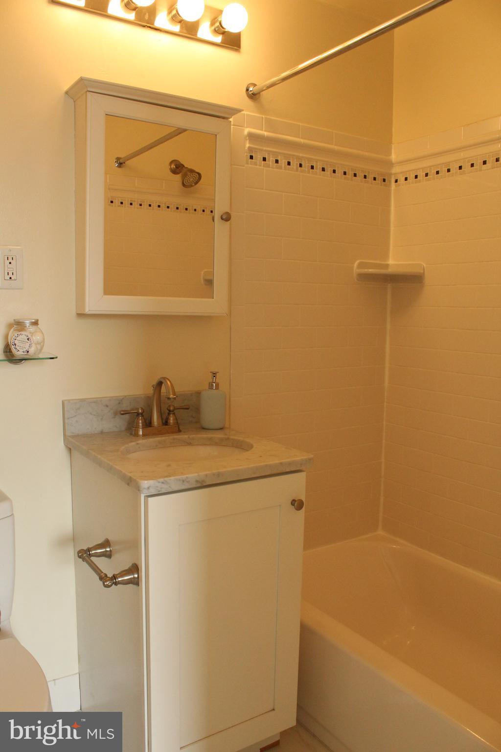 2031 Locust Street, Unit 302 Philadelphia, PA 19103 - Photo 10 of 19