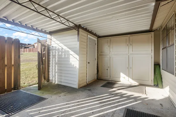 a view of a entrance of the house