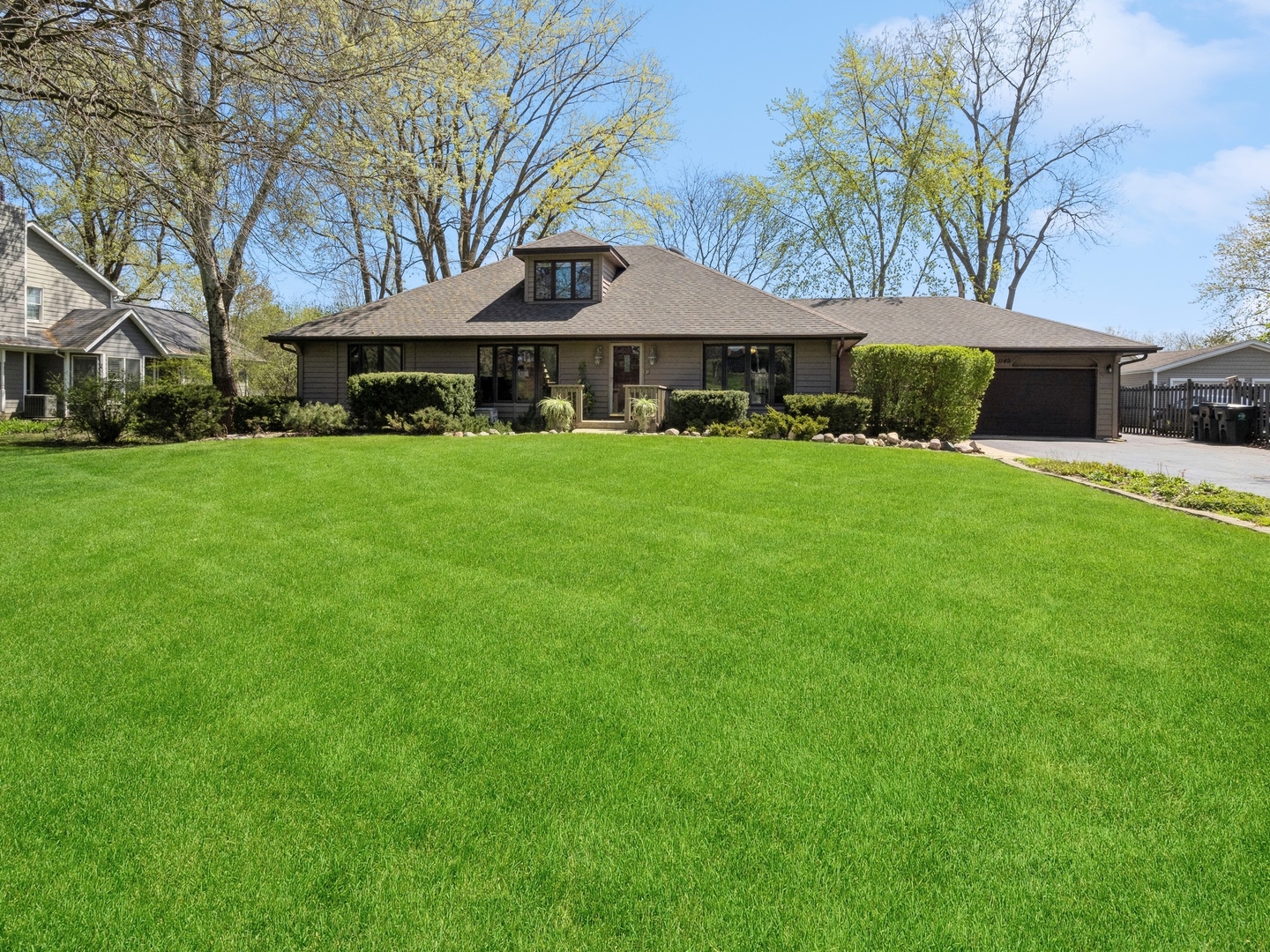 1149 North Doe Road Palatine, IL 60067 - Photo 3 of 46 a front view of a house with garden