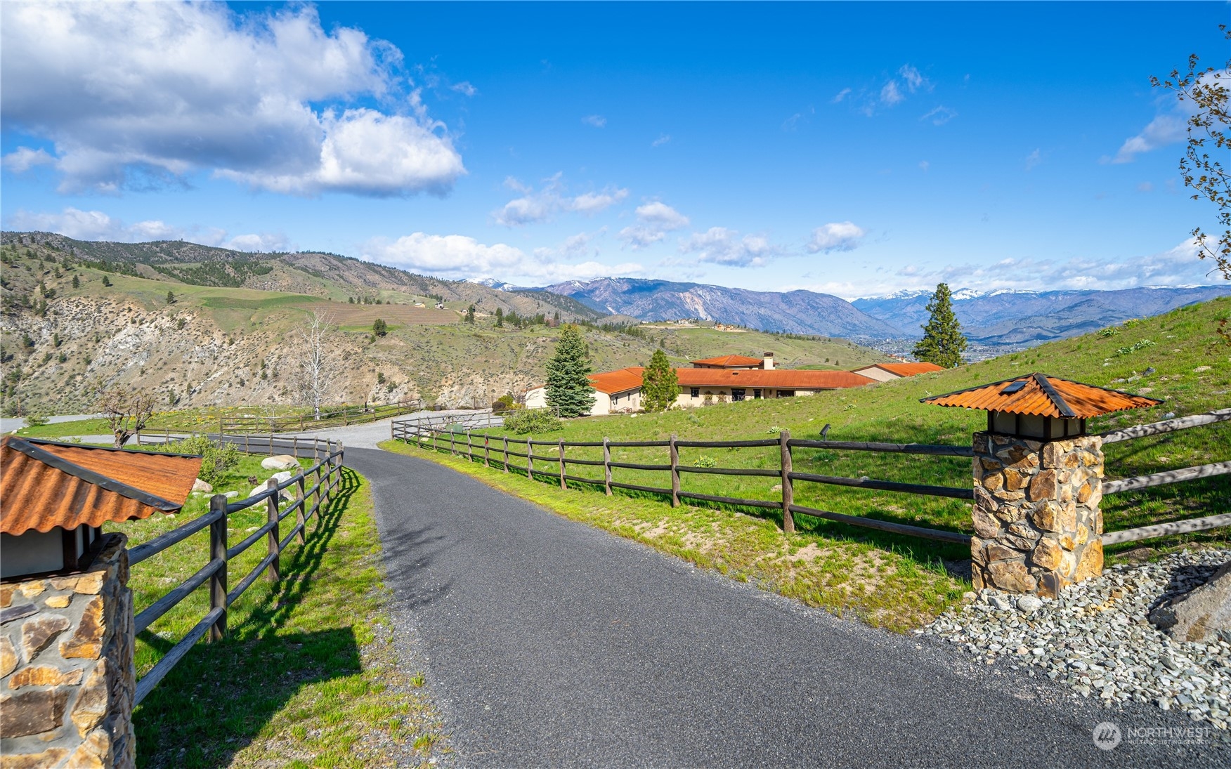 105 Dove Hollow Road Chelan, WA 98816 - Photo 5 of 40 Gallery Image 5