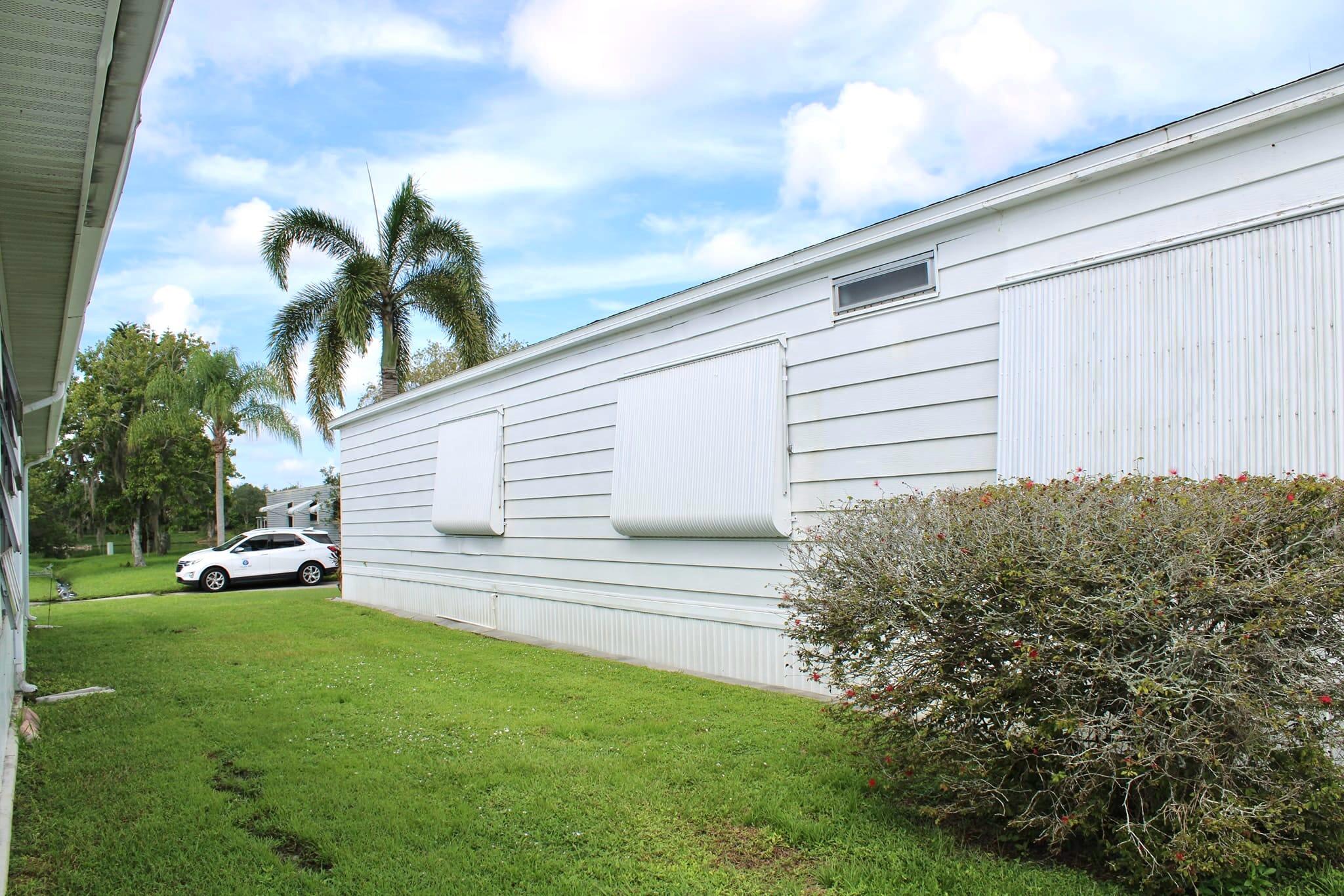 164 Camino Del Rio Port St. Lucie, FL 34952 - Photo 24 of 26 Right side w clamshells