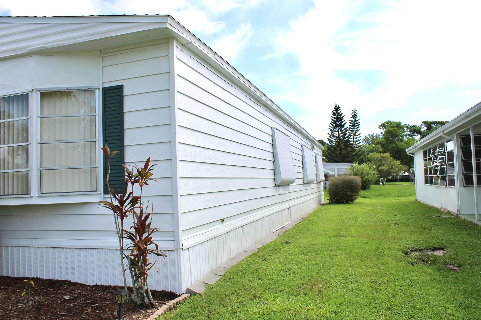 164 Camino Del Rio Port St. Lucie, FL 34952 - Photo 25 of 26 Left side clamshells