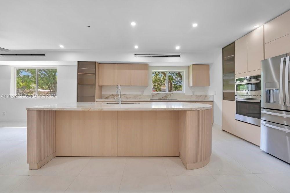 4053 Southwest 8th Street Plantation, FL 33317 - Photo 9 of 39