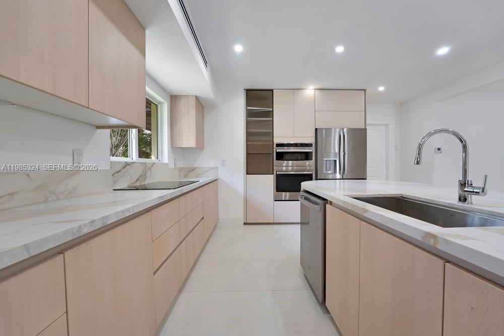 4053 Southwest 8th Street Plantation, FL 33317 - Photo 10 of 39